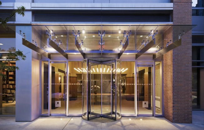 450 W 17 ST