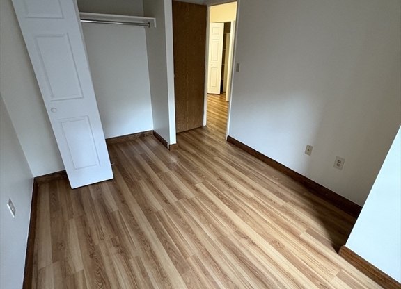 3 beds, 1 bath, 1,000 sqft, $4,500, Unit 3