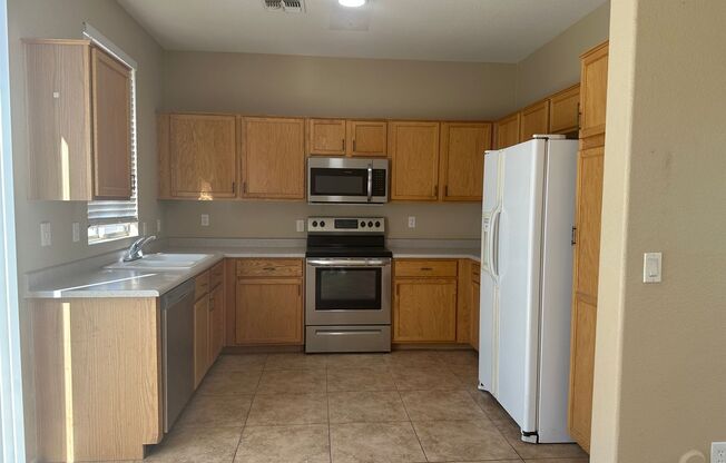 3 beds, 2.5 baths, $1,750