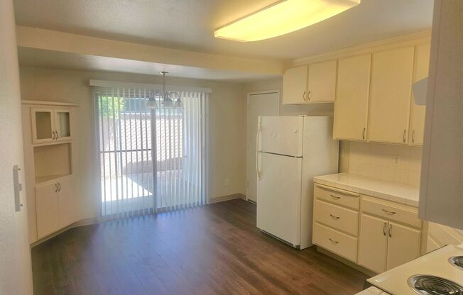 4th Street 5323-5325