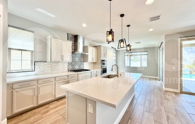 262 E LANTANA DR