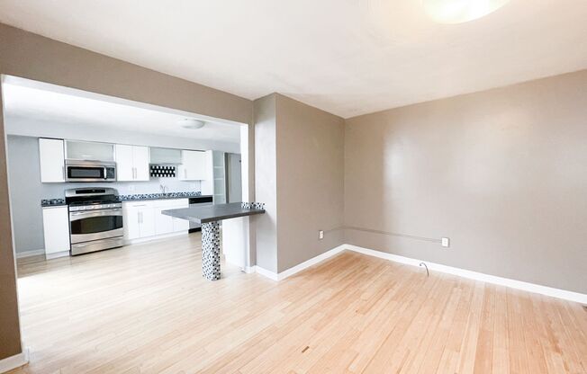 2 beds, 2 baths, $1,650, Unit Bottom
