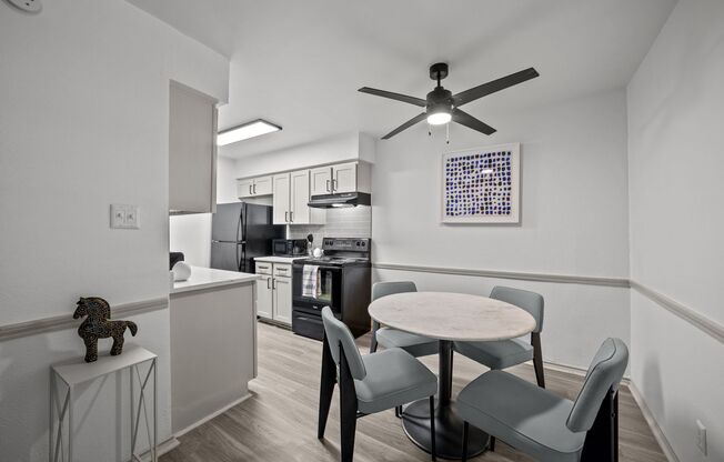 2 beds, 1 bath, $1,475, Unit 136