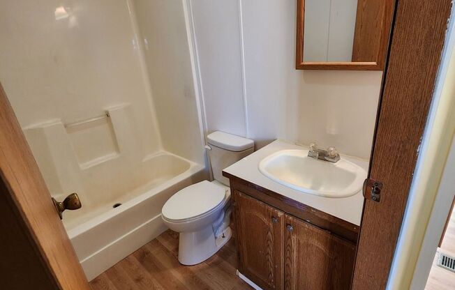 3 beds, 1 bath, $775, Unit 31