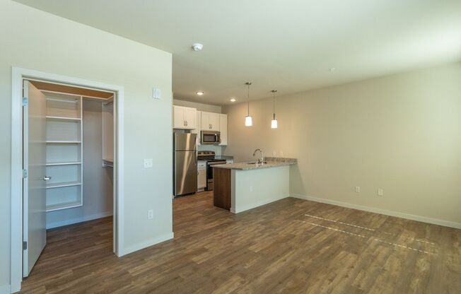 Studio, 1 bath, 563 sqft, $1,550, Unit 104-123