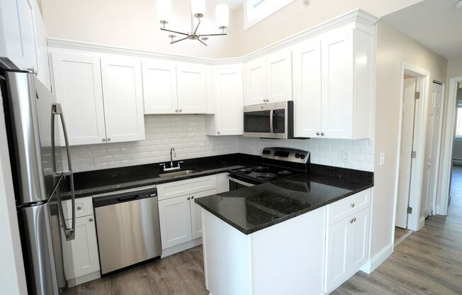 2 beds, 1 bath, 1,050 sqft, $2,900, Unit 81-5