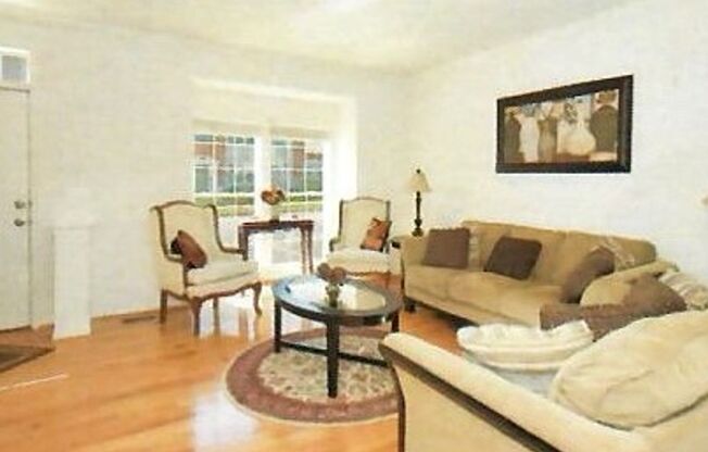 End unit townhome - 3BR,  2.5 ba