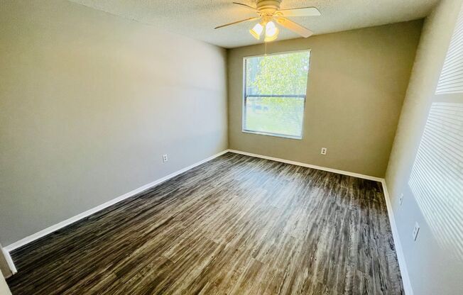 Cozy 2/1 Townhome in Orange Park!