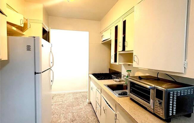 1030 E 57 ST