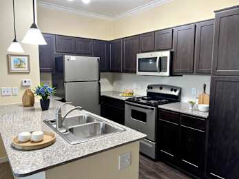 2 beds, 2 baths, 969 sqft, $1,235