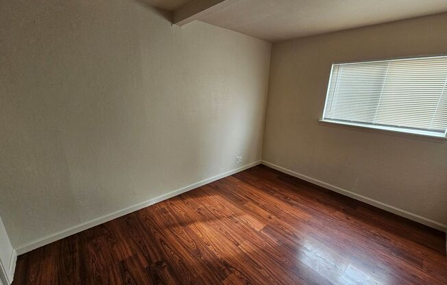 2 beds, 1 bath, $1,800, Unit 321