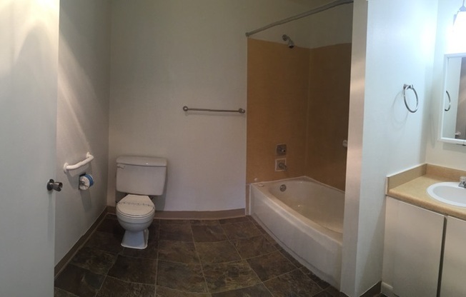 1 bed, 1 bath, 780 sqft, $1,489, Unit D105 H/C