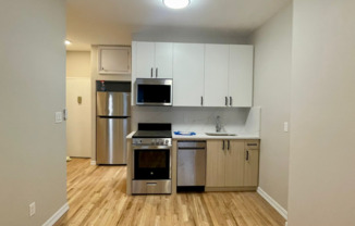 1 bed, 1 bath, $3,300, Unit 3R