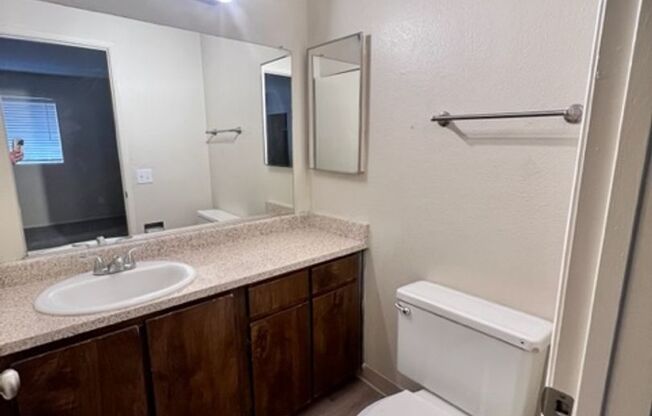 2 beds, 2 baths, 900 sqft, $1,695, Unit 28