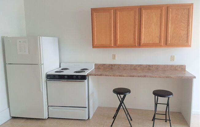 2 beds, 1 bath, $1,000, Unit 1 A