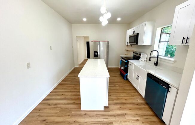 AVAILABLE NOW! Newly Renovated 3 Bedroom / 1 Bath Home Near Downtown