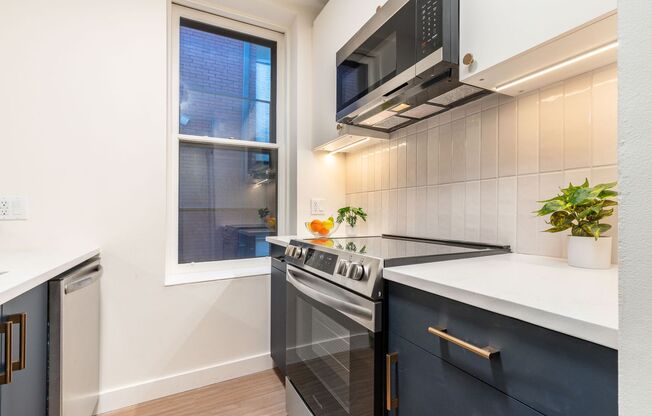 1 bed, 1 bath, 702 sqft, $2,180, Unit A-401