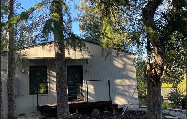 22 CREST RD