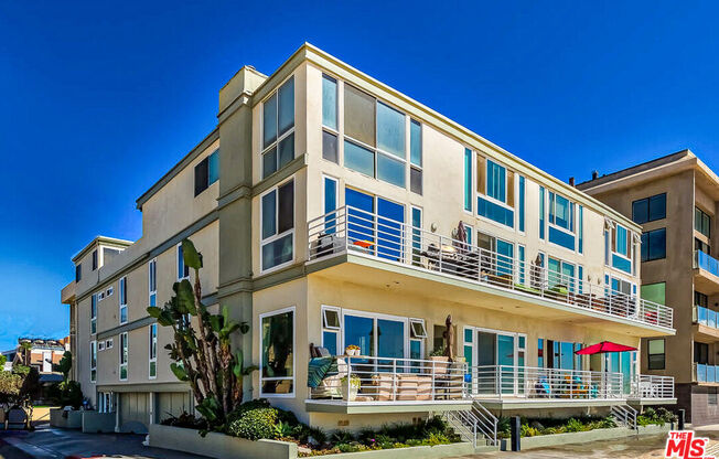 4403 OCEAN FRONT WALK
