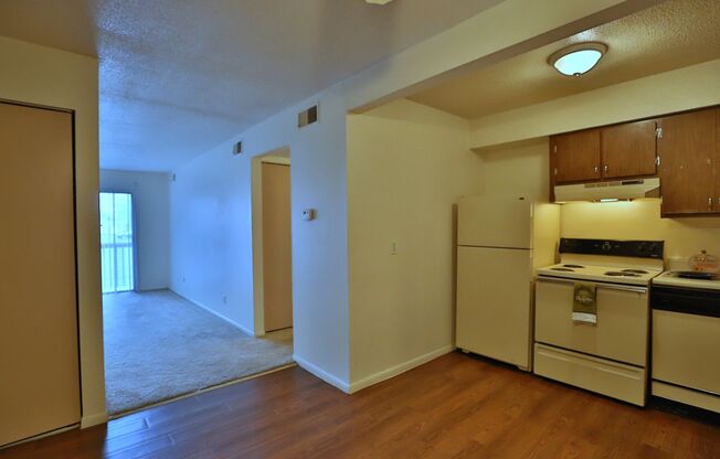1 bed, 1 bath, 800 sqft, $850, Unit 1420 West Glen Avenue Apt 210