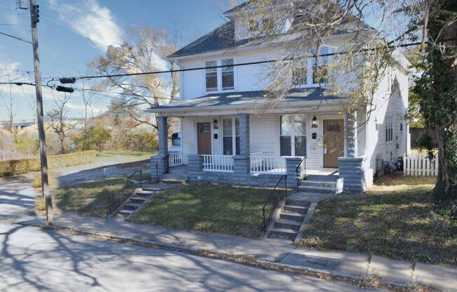 Newly Remodeled 3BR/1.5BA Townhome - Bates Hendricks