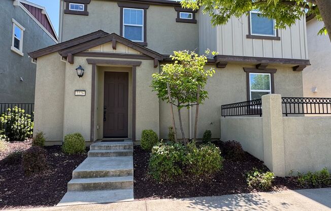 West Roseville home with solar - avail 5/15