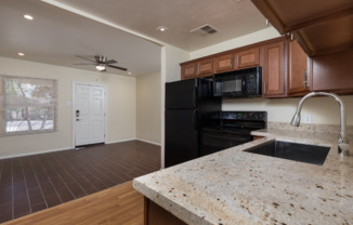 1646 E INDIANOLA AVE