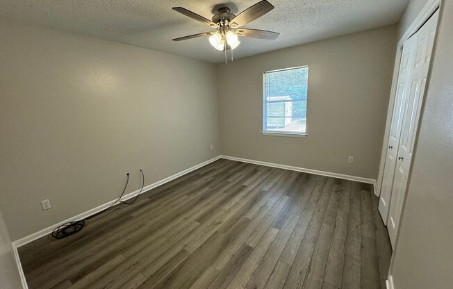 2 beds, 1 bath, $1,295