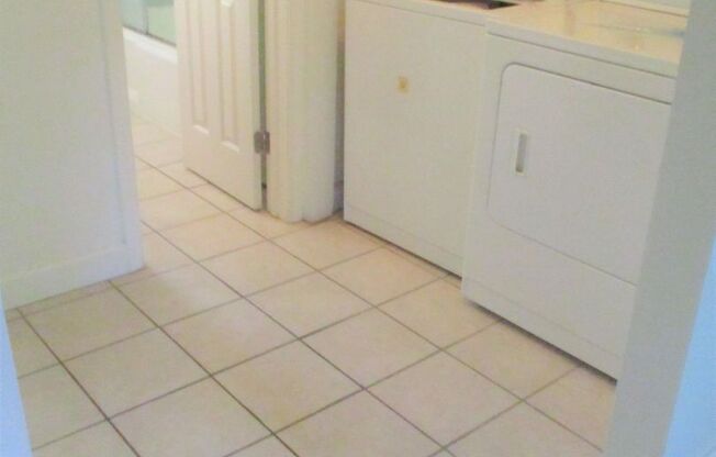 2 beds, 1 bath, 903 sqft, $1,240, Unit O-3