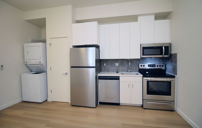 1 bed, 1 bath, 422 sqft, $1,345, Unit 8120 - 102