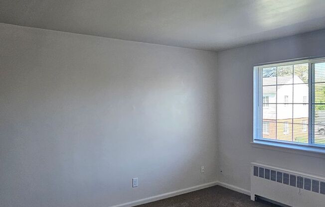 2 beds, 1 bath, 713 sqft, $995, Unit 8A