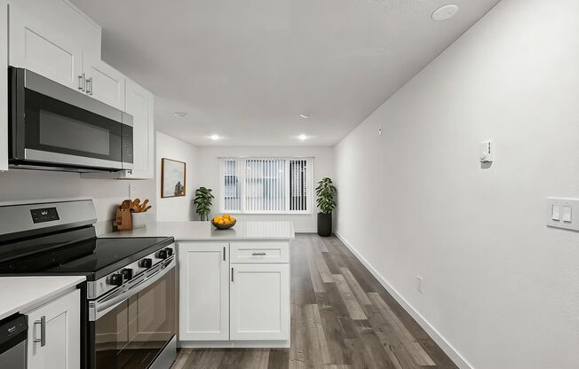 2 beds, 1 bath, 725 sqft, $2,470, Unit 110