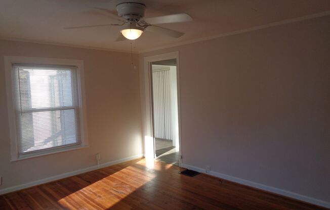 2 beds, 1 bath, $995