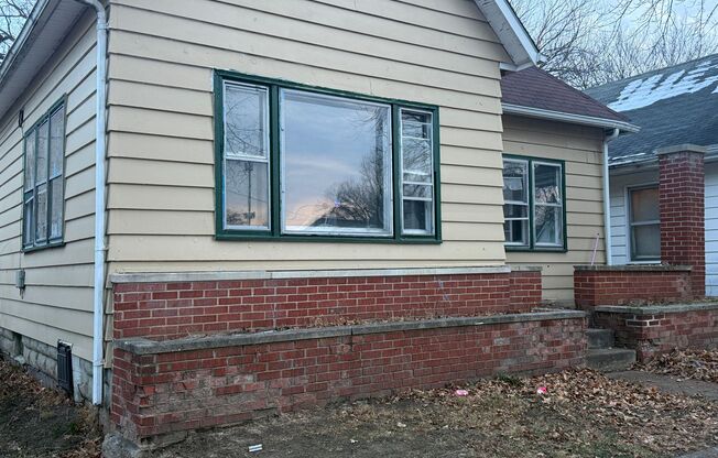 Large 3 Bedroom House - Pets Welcome!!