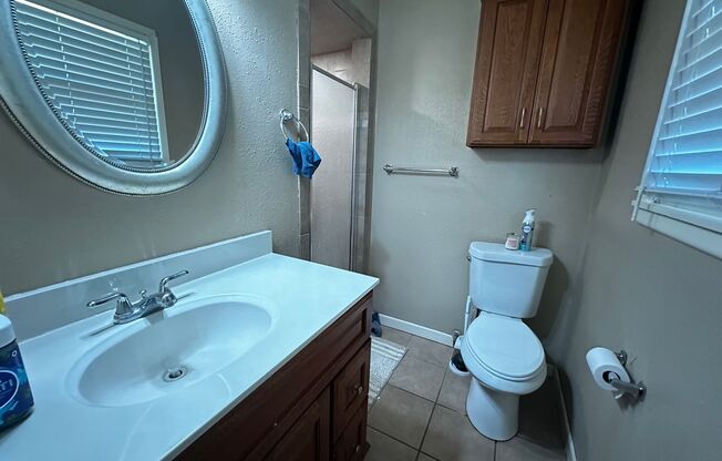 3 beds, 2 baths, $1,600