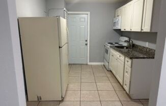 2 beds, 1 bath, 800 sqft, $1,600