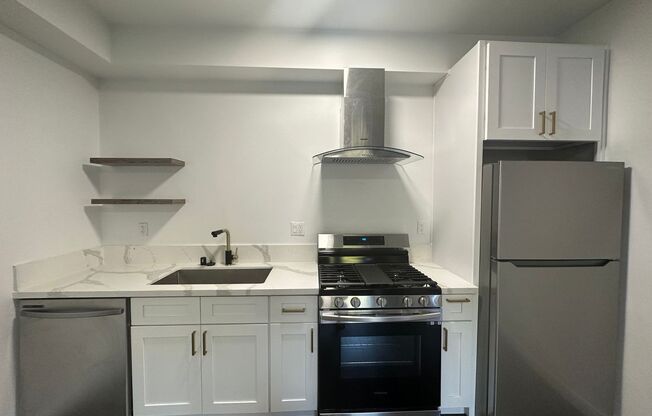 552 S. Oakland Avenue