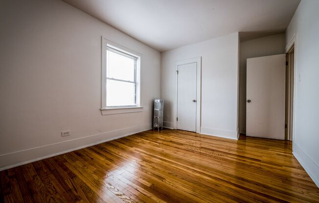 5328 W Harrison