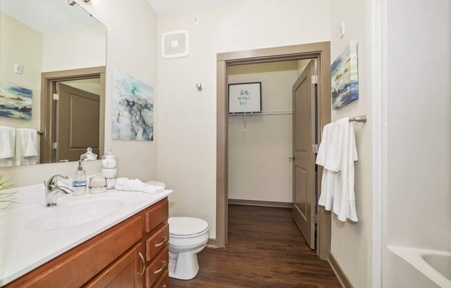 Austin Park Apartments Miamisburg Ohio Pet Friendly Updated Modern Interior Bathroom with Soaking Tub and Storage