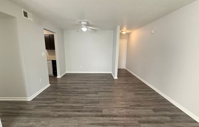 2 beds, 1 bath, 775 sqft, $895, Unit 356N