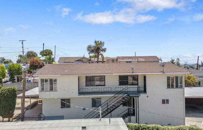 945 N DITMAN AVE