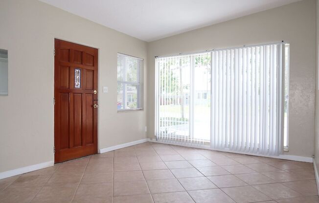 2 Bedroom, 1 Bathroom Home For Rent in St Pete!