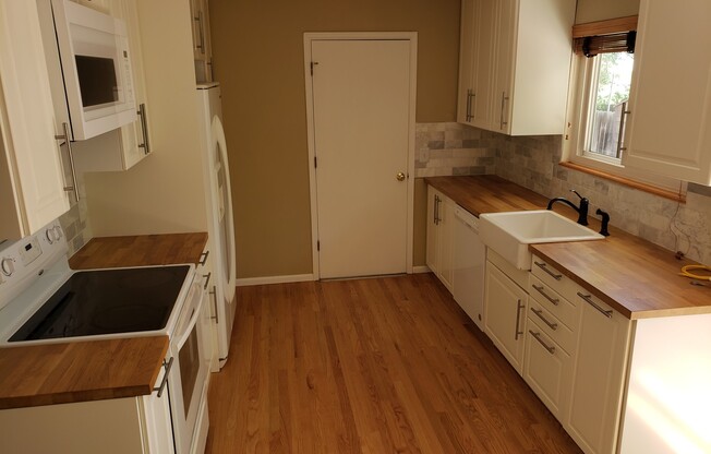 4BR/2BA Remodeled Single Family Home in Louisville - Available 8/4!!
