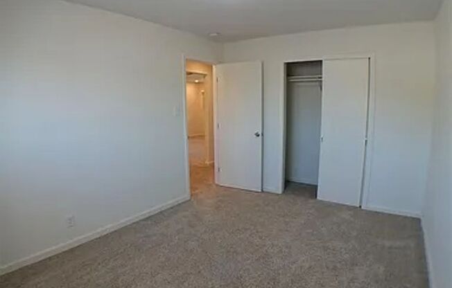 2 beds, 1 bath, $1,350, Unit Unit #7