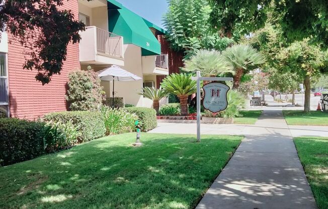 STUNNING APARTMENT IN A GREAT LOCATION!