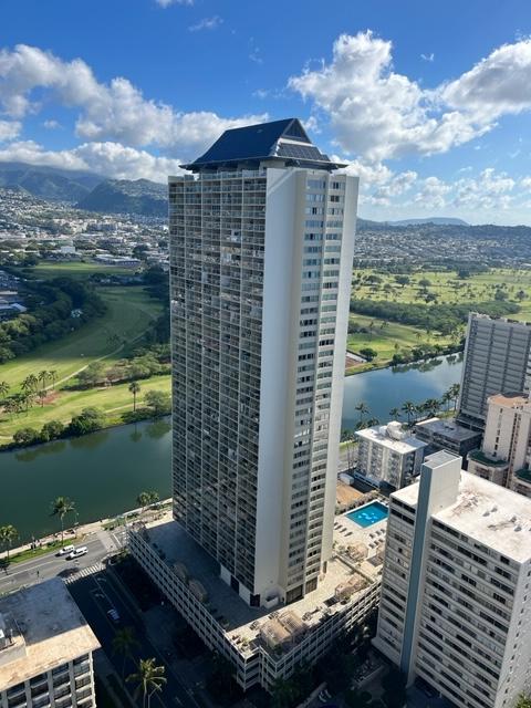 1 bed, 1 bath, 420 sqft, $2,080