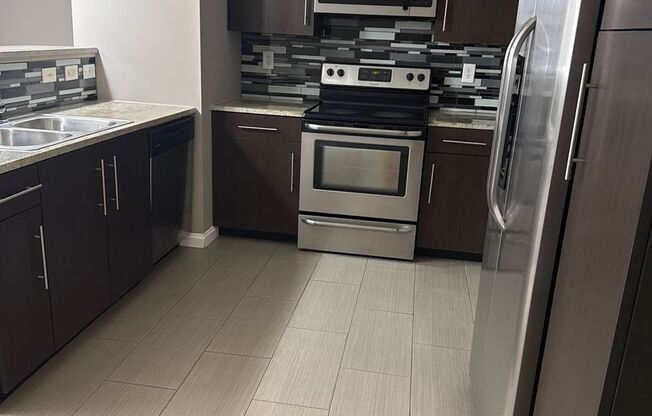 1 bed, 1 bath, 580 sqft, $965, Unit 2D