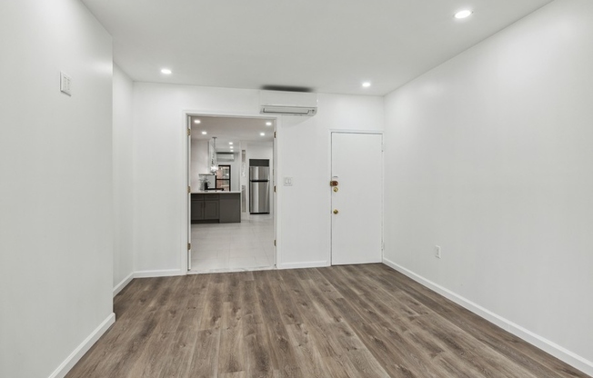 239 W 26 ST