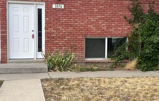 2 beds, 1 bath, $1,300