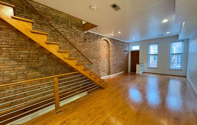 Charming 2 Bedroom/2.5 Bathroom in South Baltimore, MD!